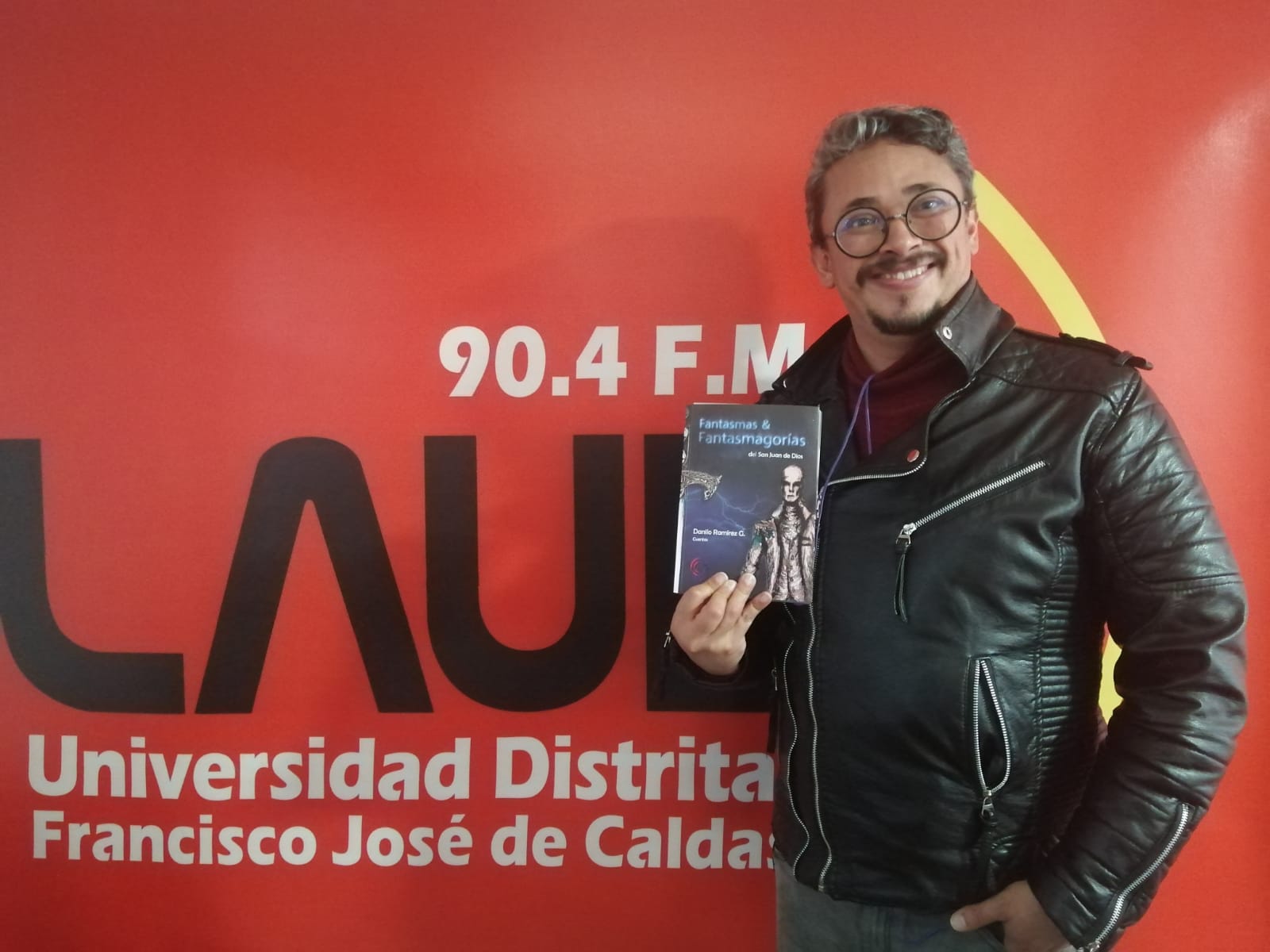 Imagen noticia Egresado de la Universidad Distrital presenta su libro inspirado en el San Juan de Dios