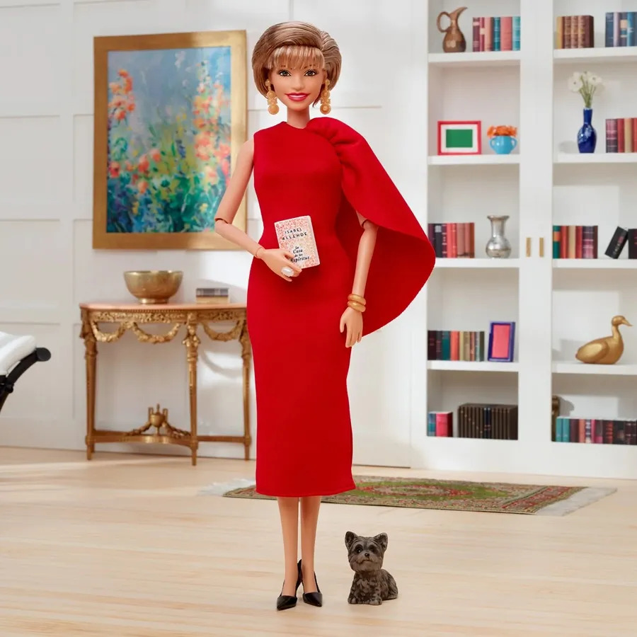 Imagen noticia Isabel Allende inspira a Barbie en la colección de mujeres influyentes